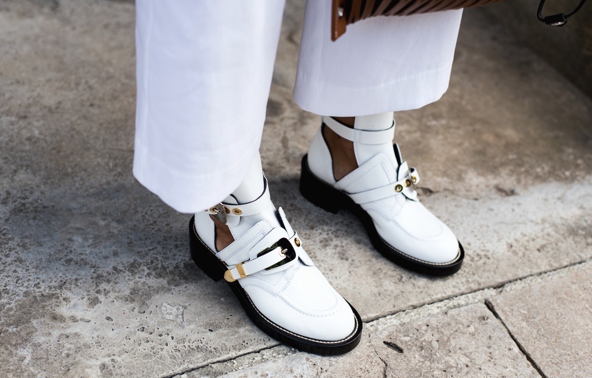 weiße-stiefel-boots-im-sommer-schuh-trends-2017-fashiioncarpet